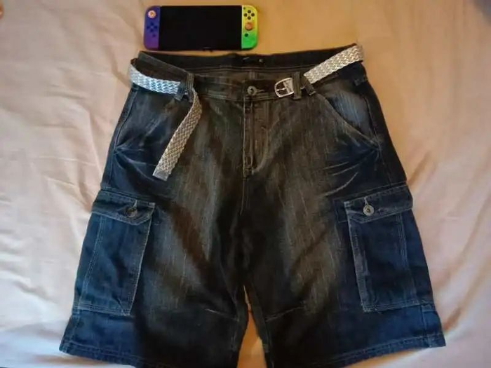 〓 米米买的超大号男裤。图 / 受访者提供