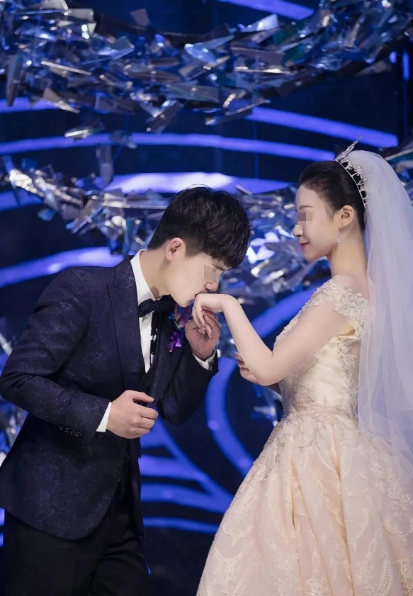 ▲郑翔光、单苗苗结婚