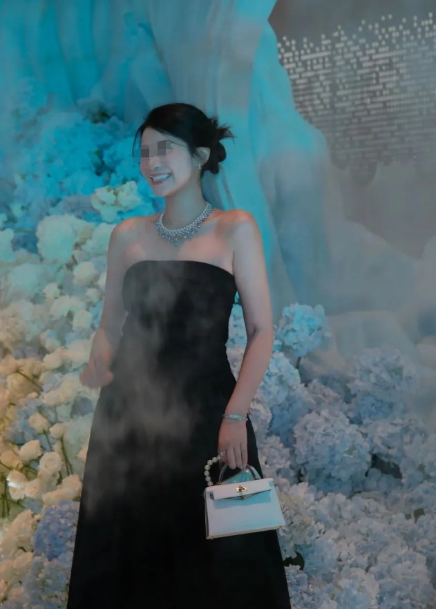 ▲意尔康千金单苗苗