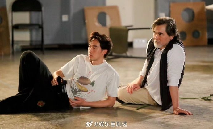 林依轮发文支持儿子出演话剧,变形计里的林子濠长大了!