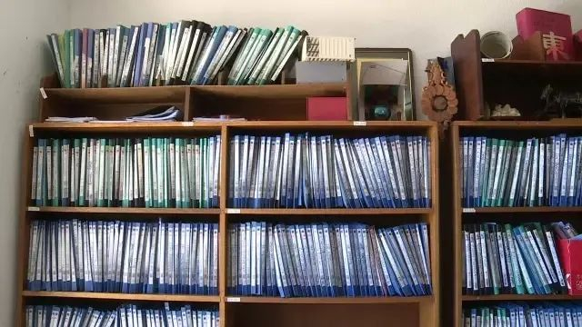 董钢办公室里的案件卷宗。（受访者供图）
