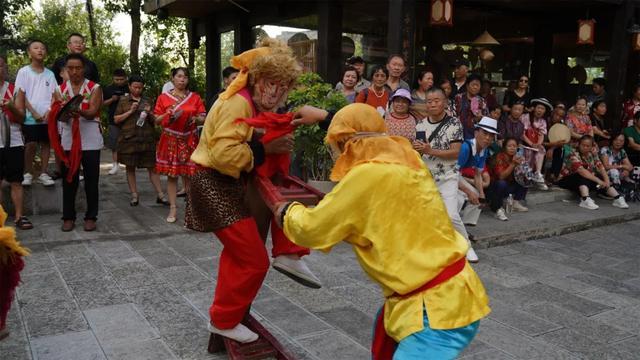 仡佬族高台舞狮图片图片