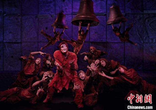 法语原版音乐剧《巴黎圣母院》剧照。 剧组供图