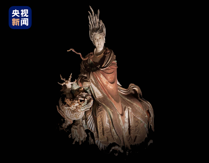 △上为《黑神话：悟空》场景，下为二十八星宿塑像之一“亢金龙”。