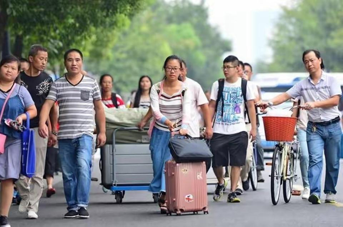 家长送孩子上大学倡议_济南大学招生网_济南大学新生报到