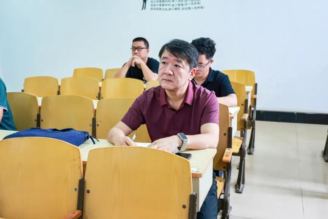 聆听医药学院教师张俊的《药剂学》课程副校长董