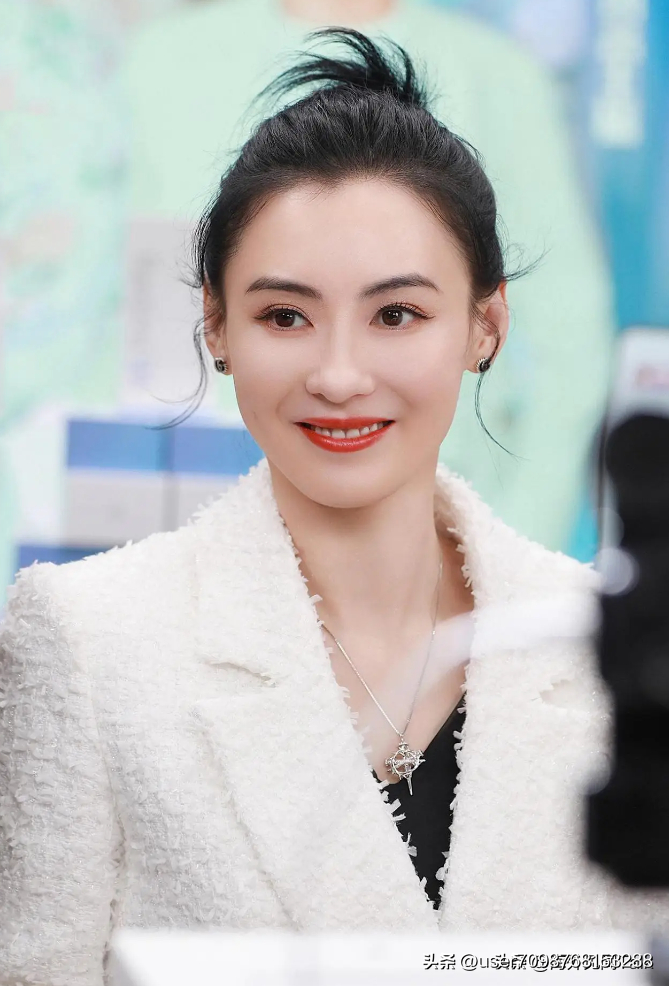 张柏芝四胎生父曝光?被向太责骂神精病的她,"老毛病"又犯了!