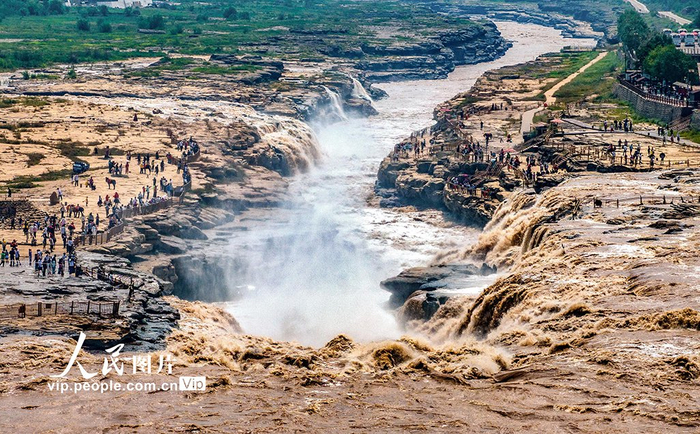 山西吉县:壶口观瀑人如潮