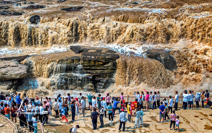 山西吉县:壶口观瀑人如潮