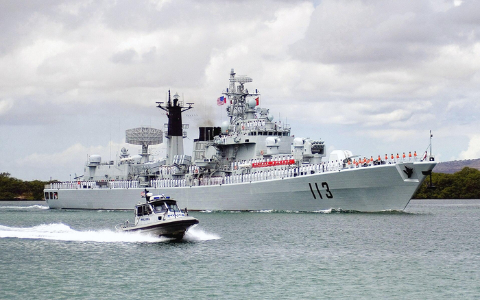 当时中国海军最先进的舰艇为2艘052型驱逐舰,052型驱逐舰还是中国在上