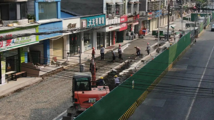 风貌改造项目于今年5月启动,起点位于西区大道,改造终点位于犀浦上街