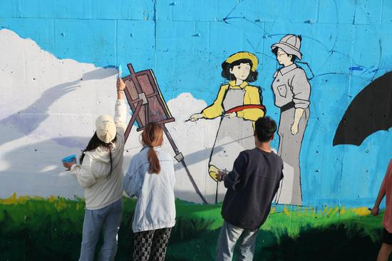 吉木萨尔县新地乡：多彩墙绘 绘出乡村振兴“别样浪漫”