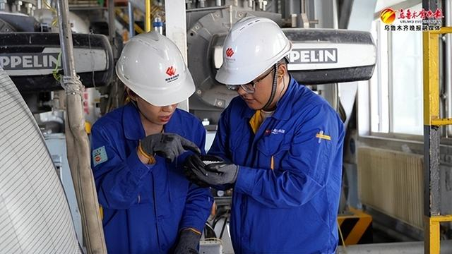 　　9月2日，在国能新疆化工有限公司生产车间，正在生产聚丙烯产品。记者王丽丽 通讯员付婷婷摄