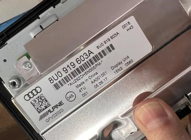 拆解揭秘:奥迪q3和a4l中控显示屏都用了哪些芯片?