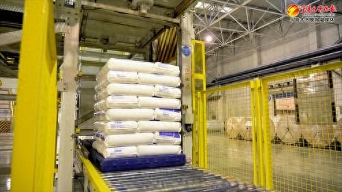 　　9月2日，国能新疆化工有限公司生产车间，正在生产聚丙烯产品。记者王丽丽 通讯员付婷婷摄