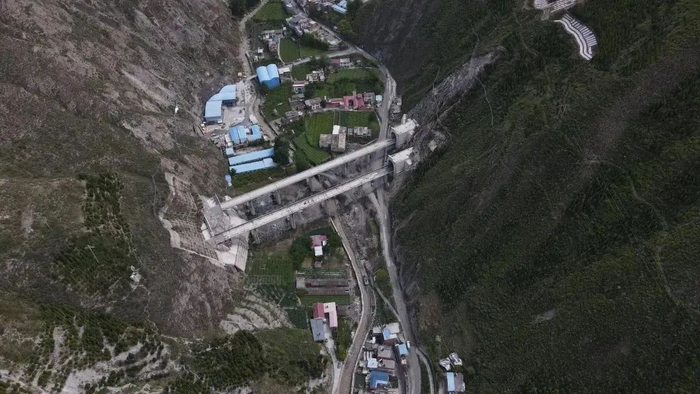 川青铁路榴桐寨隧道。王正伟 摄