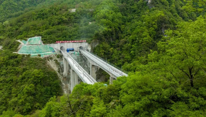 川青铁路跃龙门隧道。成兰铁路公司供图