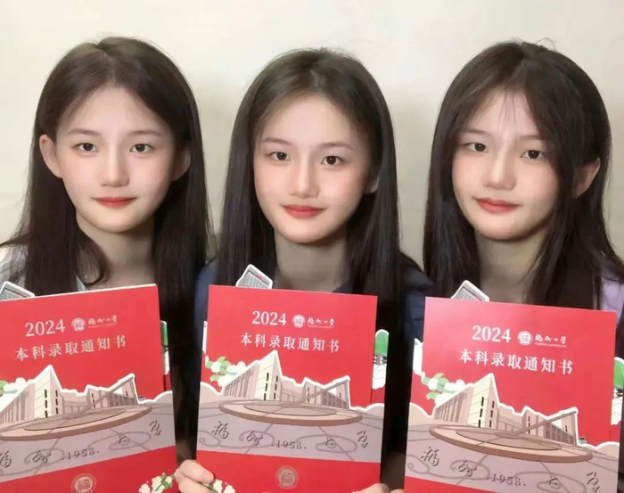 三姐妹同时收到福州大学的录取通知书