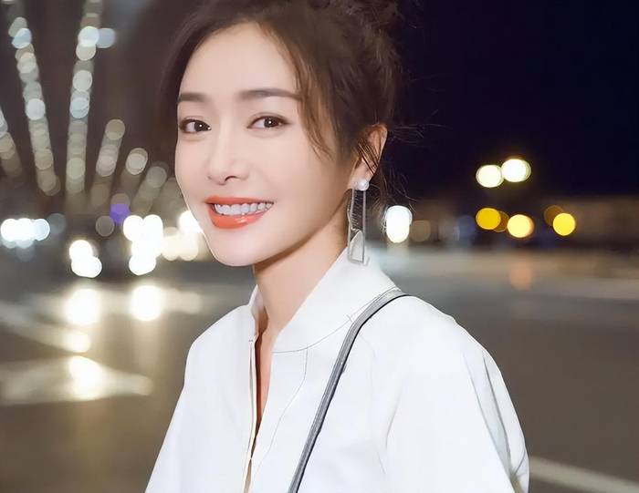 善恶到头终有报,44岁无人敢娶的秦岚,究竟在追求什么