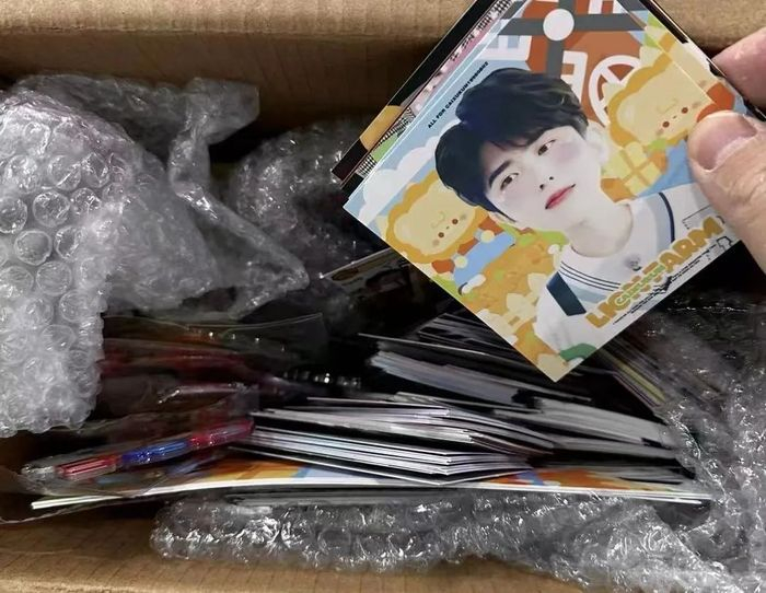 笔者以 29 元，收藏了一箱蔡徐坤粉丝脱粉后甩卖的小卡