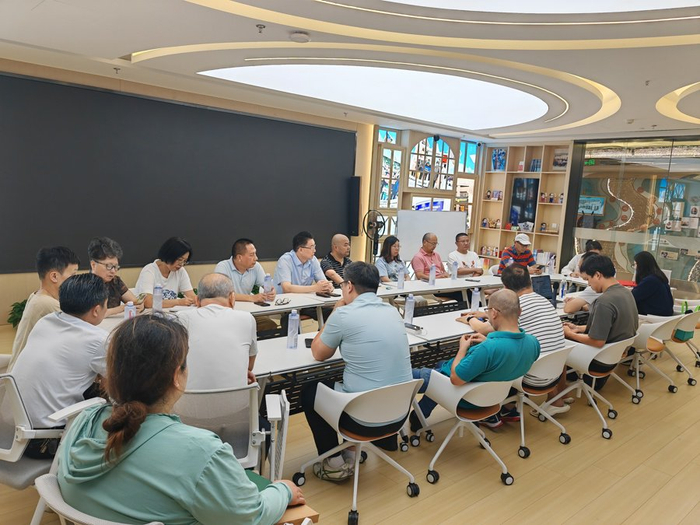 8月7日，中远两湾城第四届业委会第一次全体会议。