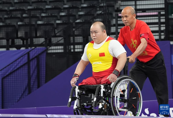 巴黎残奥会|举重——男子65公斤级:中国选手邹益夺金