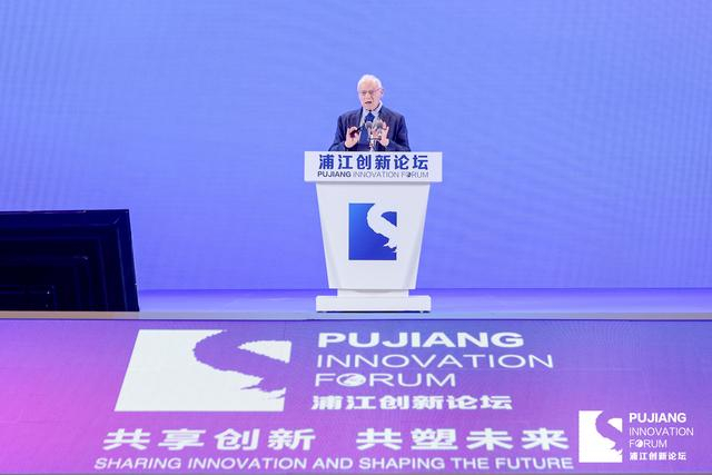 胡德在主论坛作主题演讲。 主办方供图