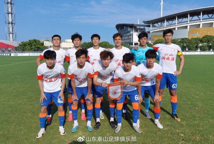 闫恒烨头球制胜 山东泰山金钢山客场1-0胜海港B队-闫恒翔的照片