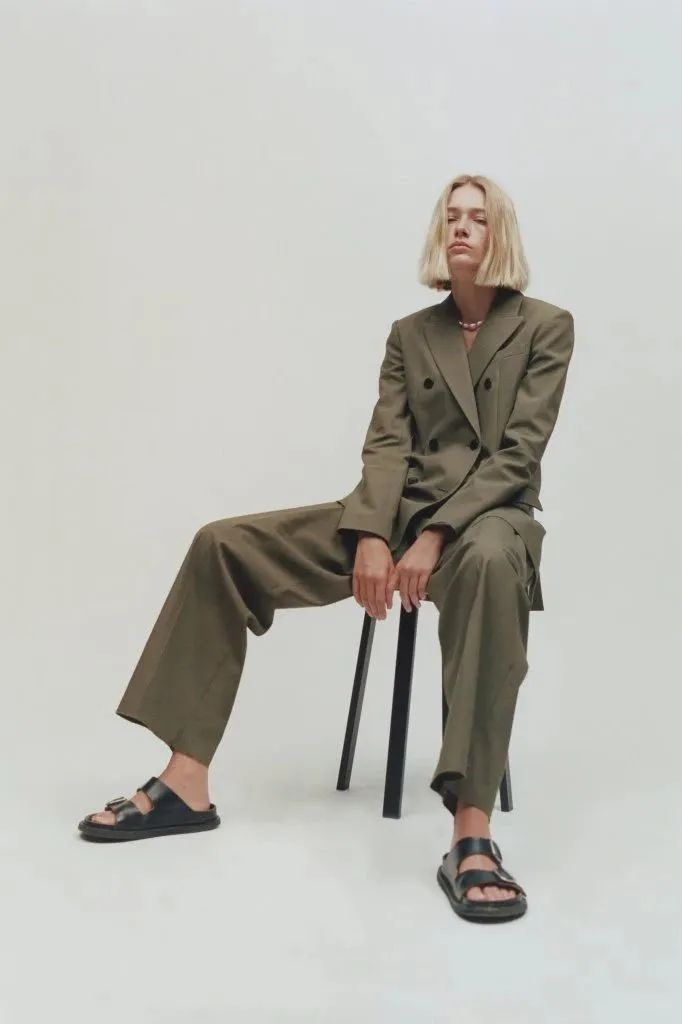 穿搭极简，与秋天的松弛感适配100%-秋天如何搭配衣服