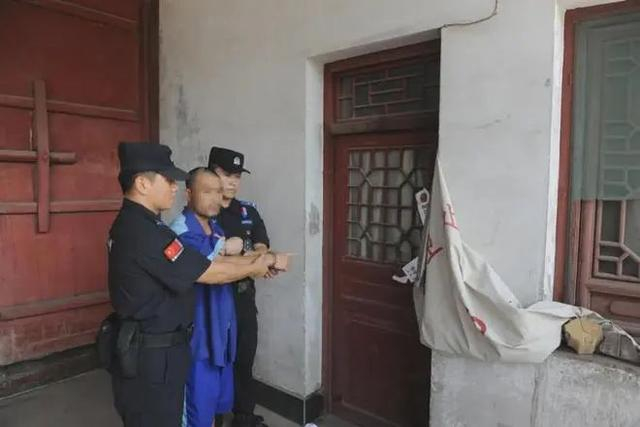 犯罪嫌疑人冯某指认现场 图源：临汾直属公安