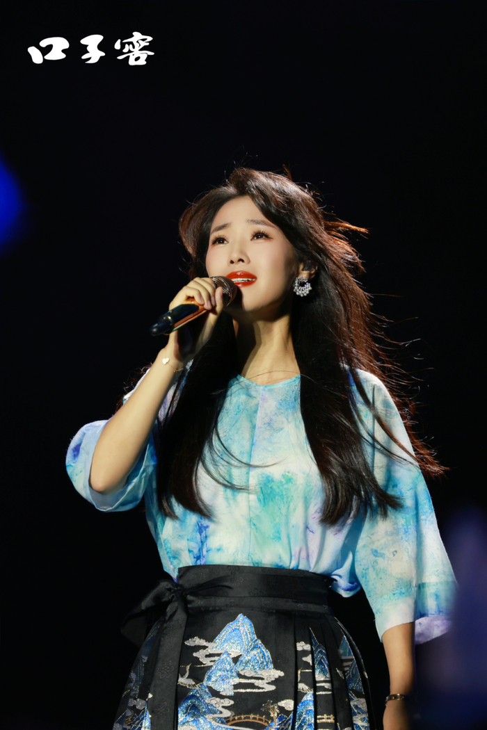 △ 云朵献唱经典单曲 △