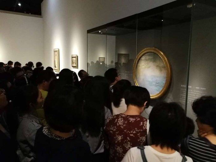 2017年成都博物馆展出《睡莲》，图源成都博物馆官方公众号
