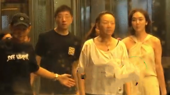 宋丹丹庆64岁大寿，众星现场道贺，姜妍携老公参加，张一山也来了