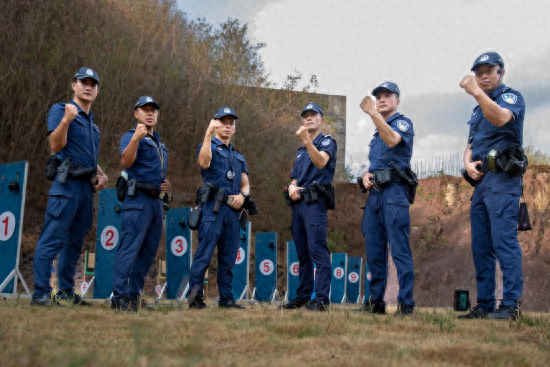 图为“精诚砺剑”教官团部分教官合影。闫兆红 摄