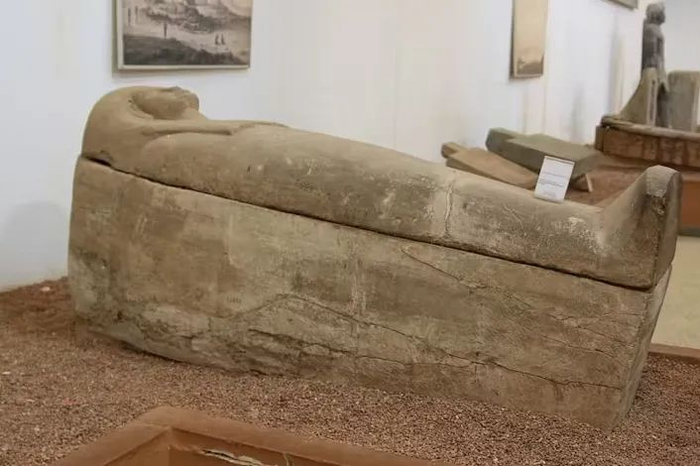 苏丹国家博物馆藏品，上图为公元十世纪的基督教艺术品，下图为馆藏木乃伊。法新社