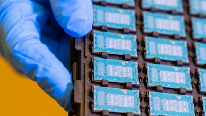 图：玻璃基板封装芯片（图片来源：Intel）