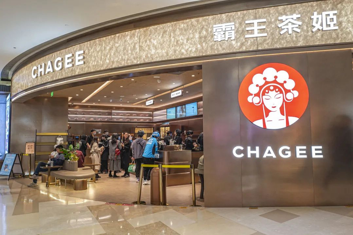 霸王茶姬位于上海白玉兰广场一楼的门店（图片来源：视觉中国）