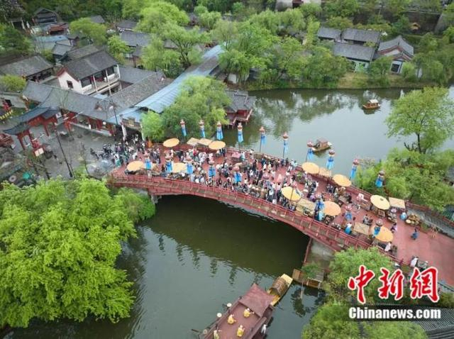 清明上河图景区。单冠定 摄