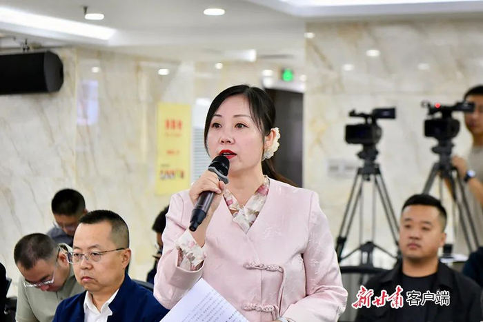 甘肃经济日报记者现场提问  