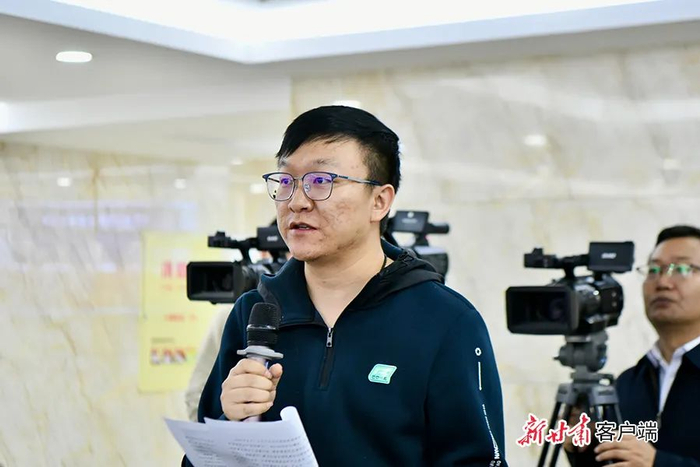 武威市融媒体中心记者现场提问  