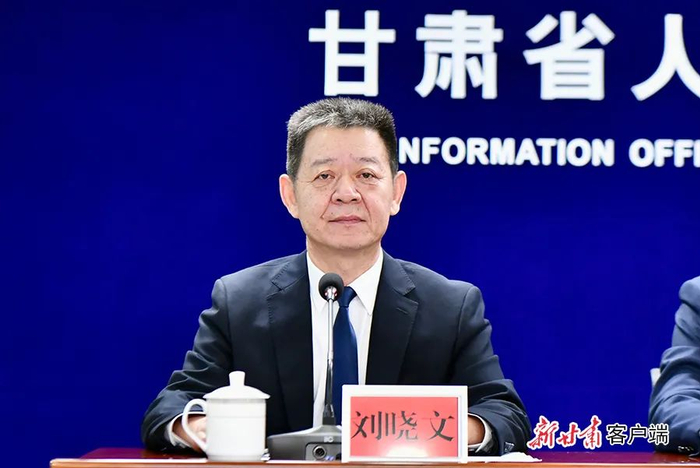        省政府新闻办新闻发布处处长、新闻发言人刘晓文主持新闻发布会  