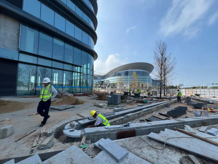 海口免税城（地块一）项目工人正在施工。陈标志/摄