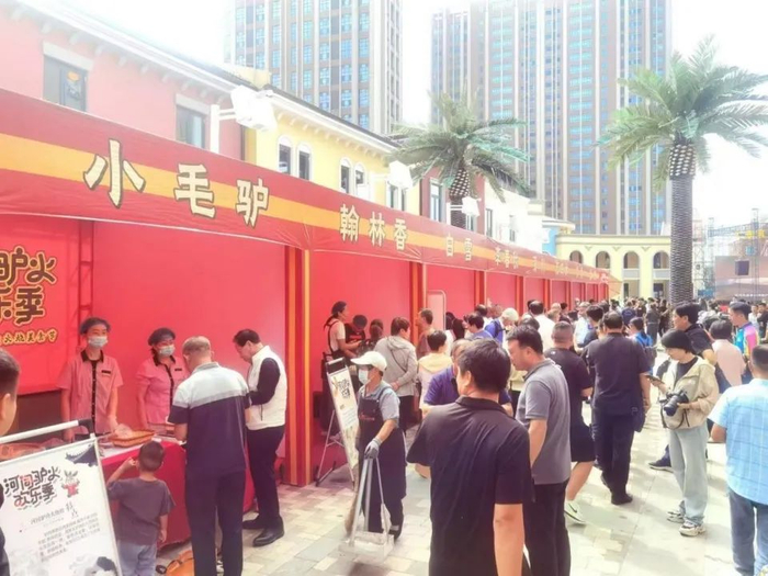 第六届河间驴肉火烧美食节展示区 彭东海 摄