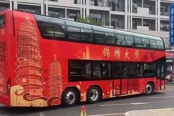 穹顶玻璃天幕 皮质沙发 双层旅游巴士亮相太原!