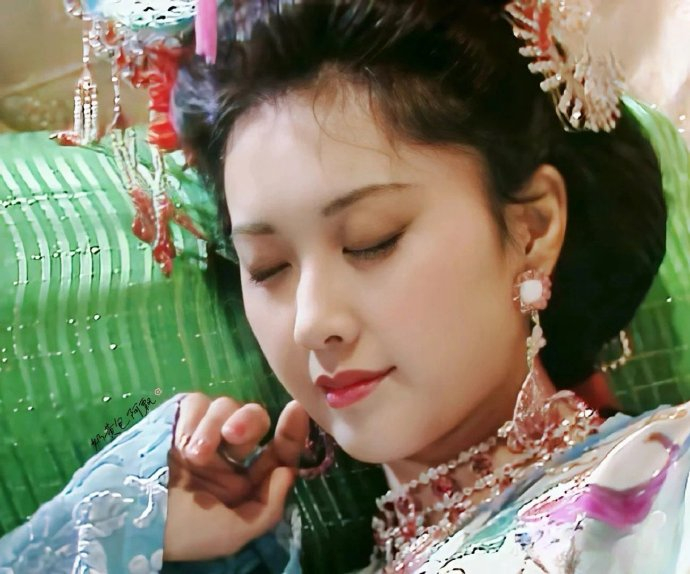 86版《西游记》女儿国国王剧照,圣僧你是怎么忍住不心动的?