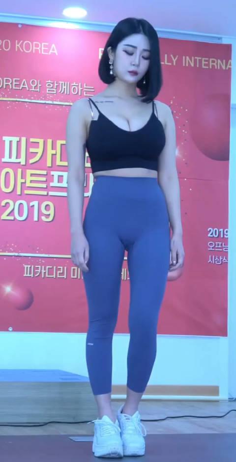 韩国女团girl crush 普美bomi五年前的瑜伽裤造型感受下