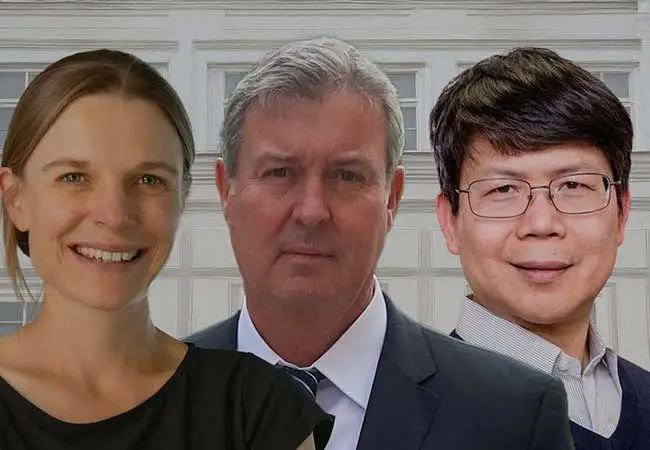 陈志坚教授（右）与另外两位获奖者/图源：Paul-Ehrlich-Stiftung