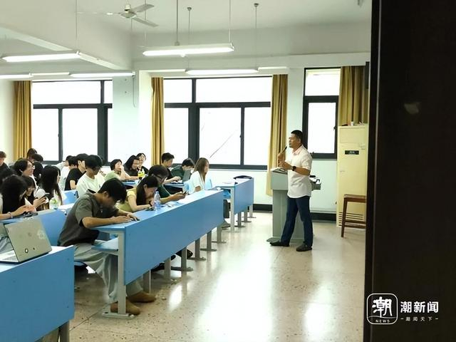 课堂上气氛热烈。实习生 盛卓然 摄