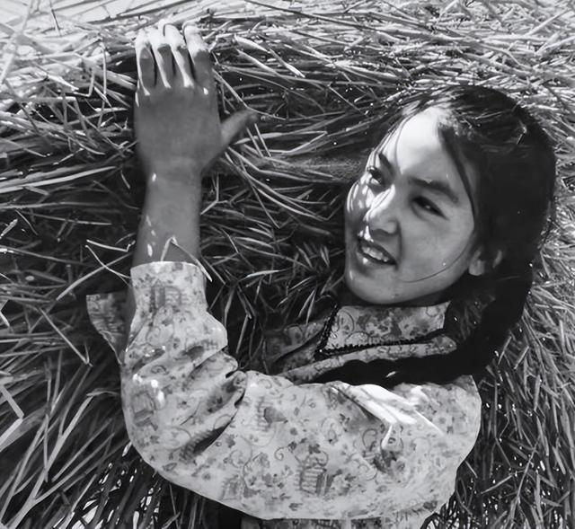 70年代女知青有多美?素颜秒杀当今很多明星,最后一张照片太惊艳