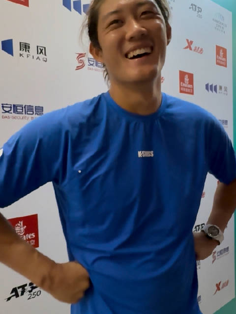 张之臻赛后帮麦扣老师问了一个联合杯的问题